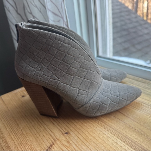 Vince Camuto Steevera Ankle Booties - Picture 4 of 9